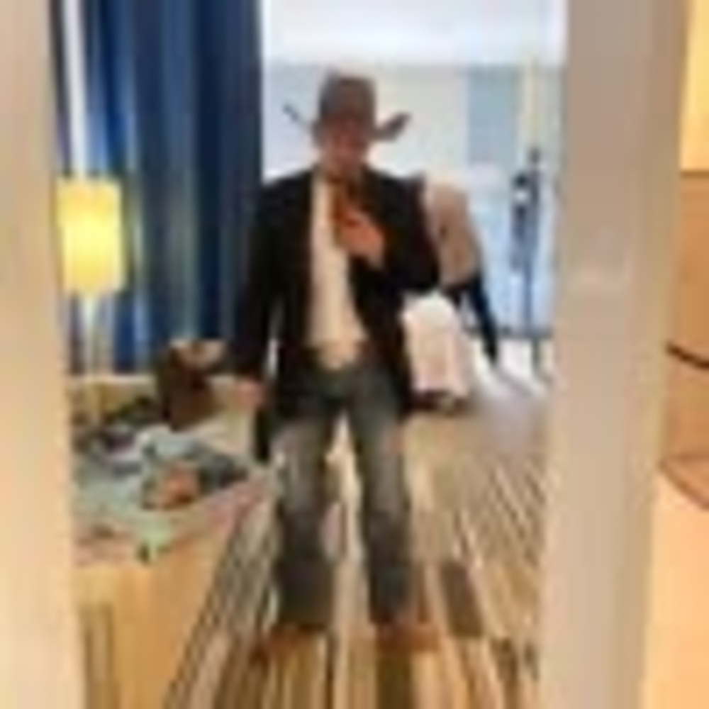 Meet your Posher, Javier